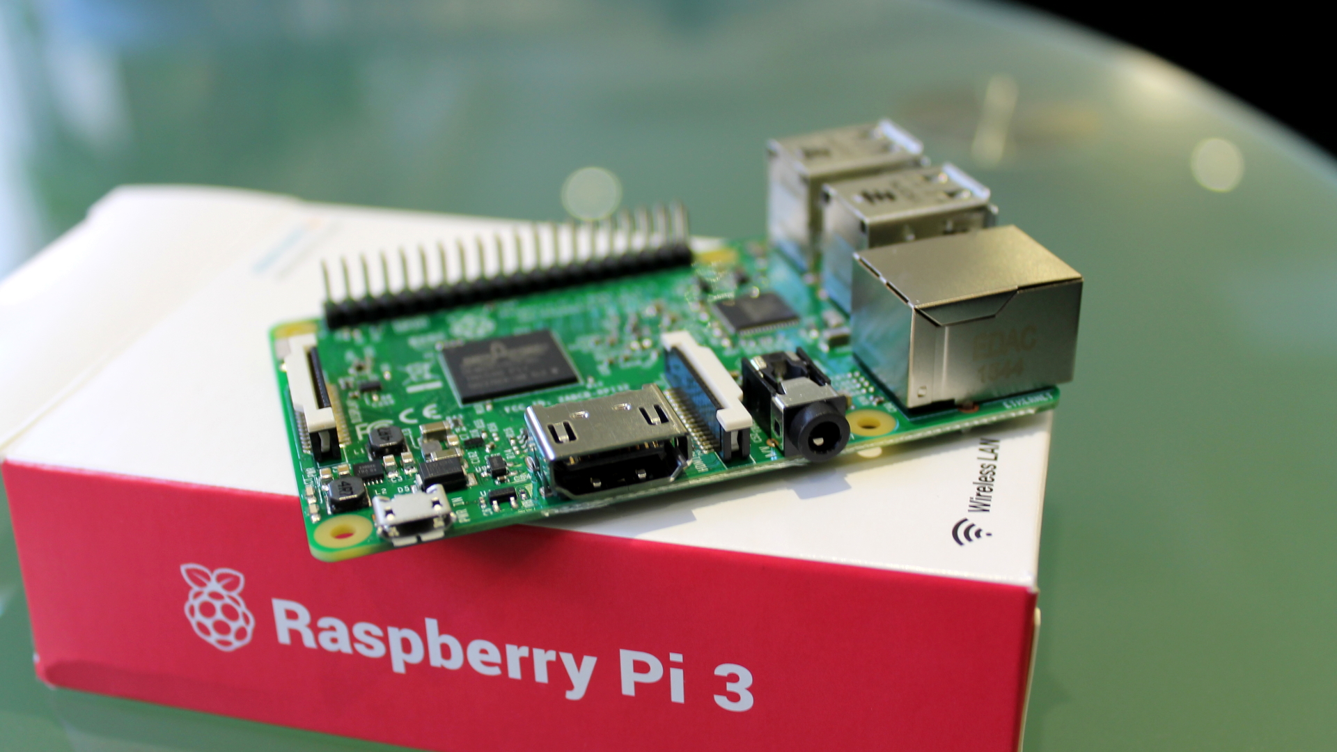 Raspberry Pi 3 modèle B + adaptateur d'alimentation 5V 3A avec